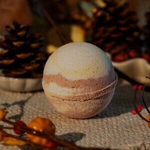 Discover a hidden ring inside this Cinnamon cream 10oz Bathbomb